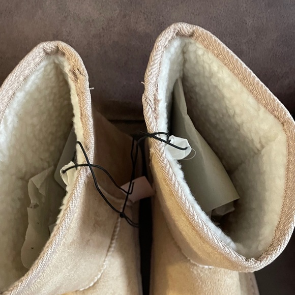 Women’s Beige Boot with Faux Lining - Picture 4 of 5